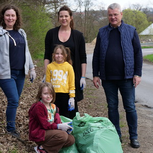 osoby biorące udział w sprzątaniu Gminy 