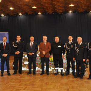 Przekazanie mundurów bojowych dla OSP Mogilany