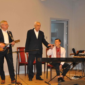 Zdjęcie przedstawiające występ muzyków