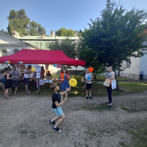 Fotorelacja - zdjęcia przedstawiają uczestników Święta Organizacji Pozarządowych.