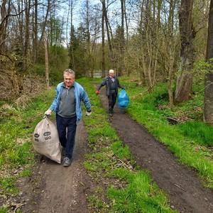 osoby biorące udział w sprzątaniu Gminy 