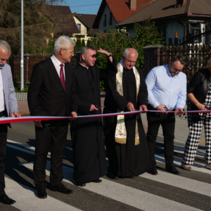 uczestnicy otwarcia ulicy 