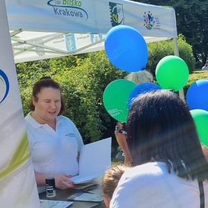 Fotorelacja - zdjęcia przedstawiają uczestników Święta Organizacji Pozarządowych.