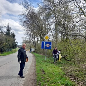 osoby biorące udział w sprzątaniu Gminy 