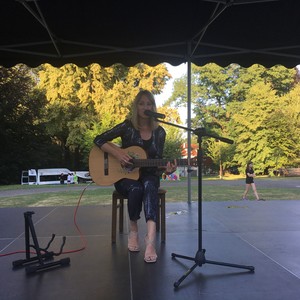 Fotorelacja - zdjęcia przedstawiają uczestników Święta Organizacji Pozarządowych.