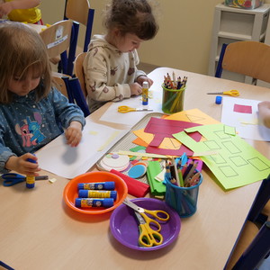 bawiące się dzieci