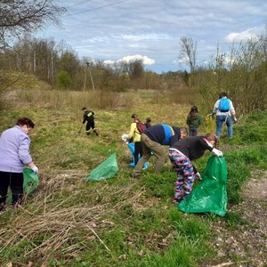 osoby biorące udział w sprzątaniu Gminy 