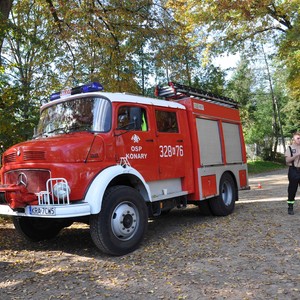 Zdjęcie przedstawia samochód strażacki