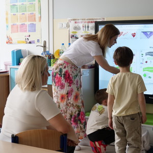 przedszkolaki w zabawie