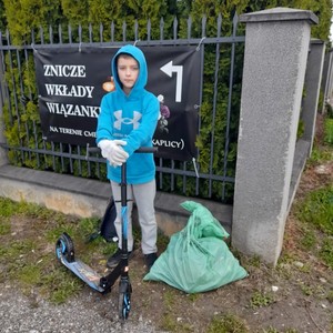 osoby biorące udział w sprzątaniu Gminy 