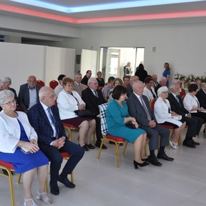 zdjęcie siedzących osób