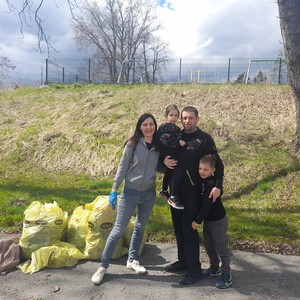 osoby biorące udział w sprzątaniu Gminy 