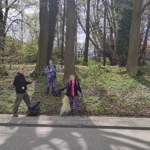 osoby biorące udział w sprzątaniu Gminy 