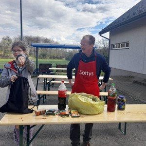 osoby biorące udział w sprzątaniu Gminy 