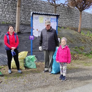 osoby biorące udział w sprzątaniu Gminy 