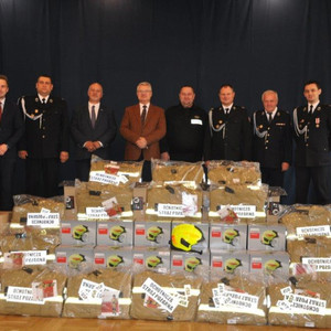 Przekazanie mundurów bojowych dla OSP Mogilany