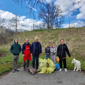 osoby biorące udział w sprzątaniu Gminy 