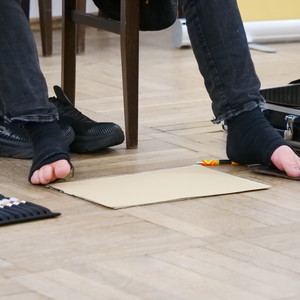 zdjęcie przedstawia stopy