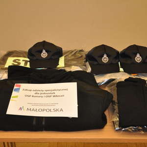 Nowe umundurowanie dla strażaków OSP Konary i OSP Włosań