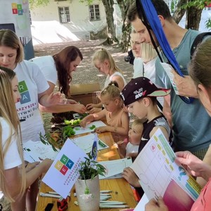 Fotorelacja - zdjęcia przedstawiają uczestników Święta Organizacji Pozarządowych.