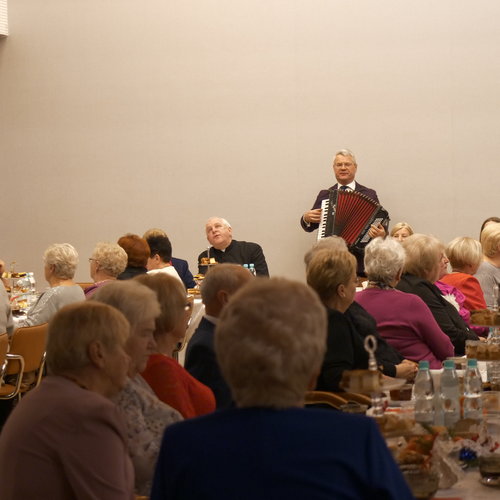Obraz główny aktualności o tytule Spotkanie Seniorów z okazji zbliżających się Świąt Bożego Narodzenia 