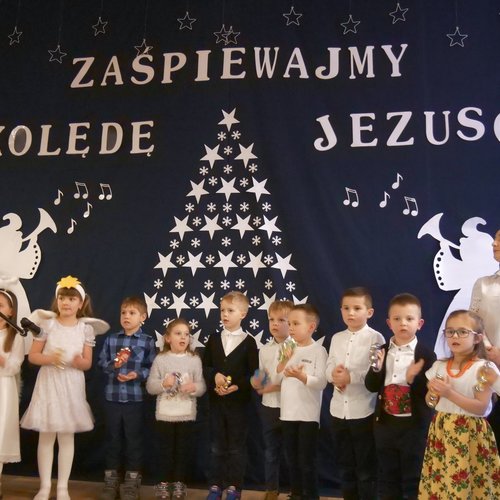 Obraz główny aktualności o tytule Kolędowanie przedszkolaków z Przedszkola Samorządowego w Mogilanach 