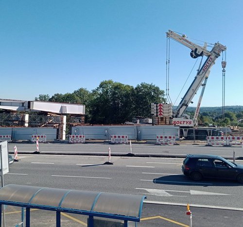 Obraz główny aktualności o tytule Zmiana organizacji ruchu na DK7 (Zakopianka) w rejonie ul.Widokowej i ul.Zadziela w Gaju w związku z budową wiaduktu. 