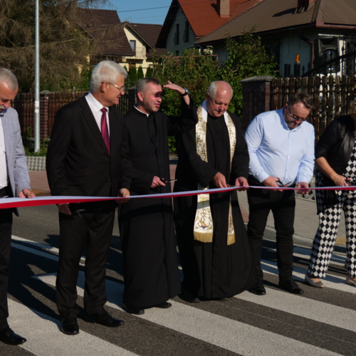 Obraz główny aktualności o tytule Uroczyste otwarcie ul. Łobzowskiej we Włosani 