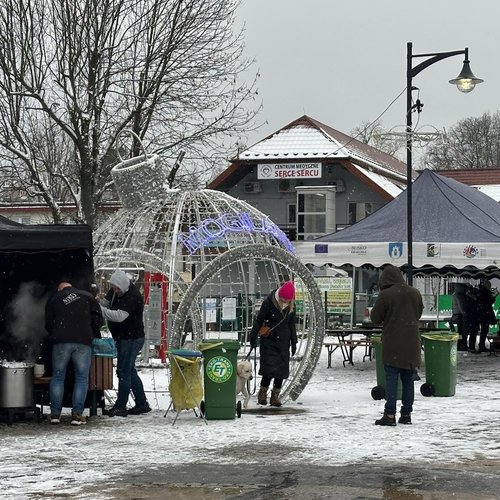 Obraz główny aktualności o tytule Targi Bożonarodzeniowe na Rynku w Mogilanach 