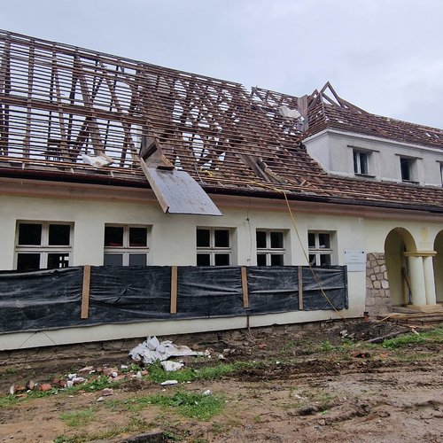 Obraz główny aktualności o tytule Trwa II etap rozbudowy Szkoły Podstawowej w Libertowie 