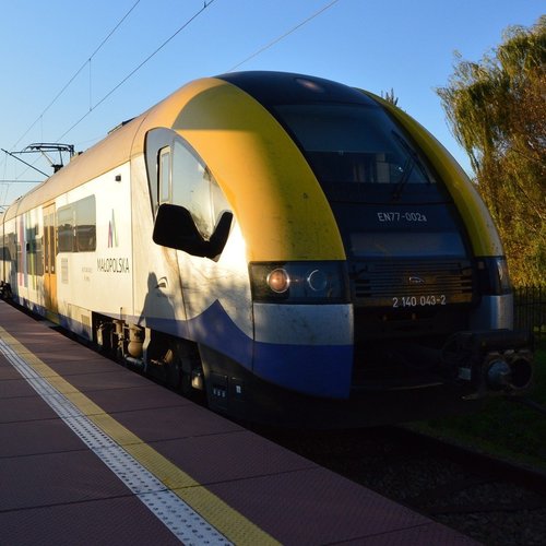 Obraz główny aktualności o tytule WAŻNY KOMUNIKAT ! ,,BUDOWA POŁĄCZENIA KOLEJOWEGO KRAKÓW- MYŚLENICE’’ 