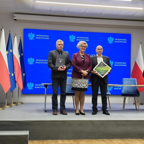 Obraz główny aktualności o tytule 149 941 zł z rządowego funduszy rozwoju dróg na remont ul. Chmielnik we Włosani 