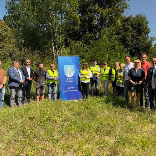 Obraz główny aktualności o tytule Przekazanie placu budowy pod ŻŁOBEK SAMORZĄDOWY W GAJU 