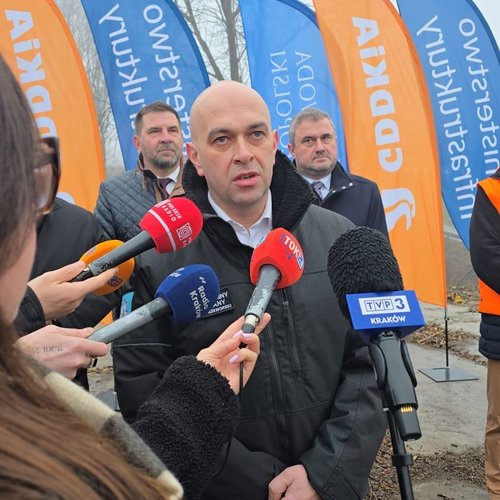 Obraz główny aktualności o tytule Rozbudowa pod ruchem. Modernizacja „zakopianki” w Libertowie 